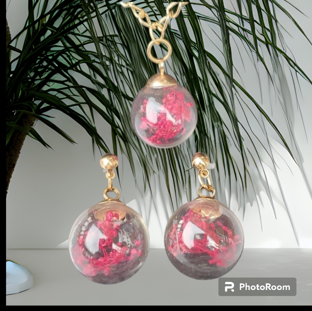 Clear bulbs with dried flowers necklace and earrings